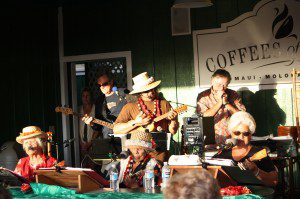 Molokai farmers market - people playing music